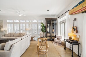 Smart TV, table football, books - Seagrove ~ Walk to Beach | NEW | Foosball | Heated Pool | Coastal Decor (Seagrove)