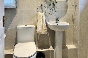 Bathroom - Kent Retreat Book Today and Relax (Gravesend)