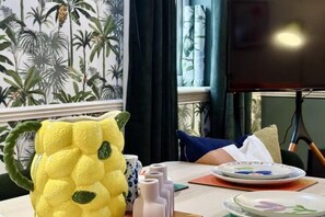 Dining - Kent Retreat Book Today and Relax (Gravesend)