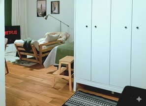 1 bedroom, free WiFi, bed sheets - Nature-Inspired Cozy Retreat w/ Balcony • Near Train, Helsinki & Airport (Helsinki/Finland)