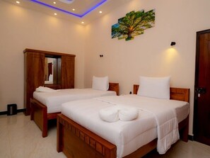 雙人或雙床房 | 書桌、免費 Wi-Fi