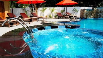 حمّام سباحة خارجي