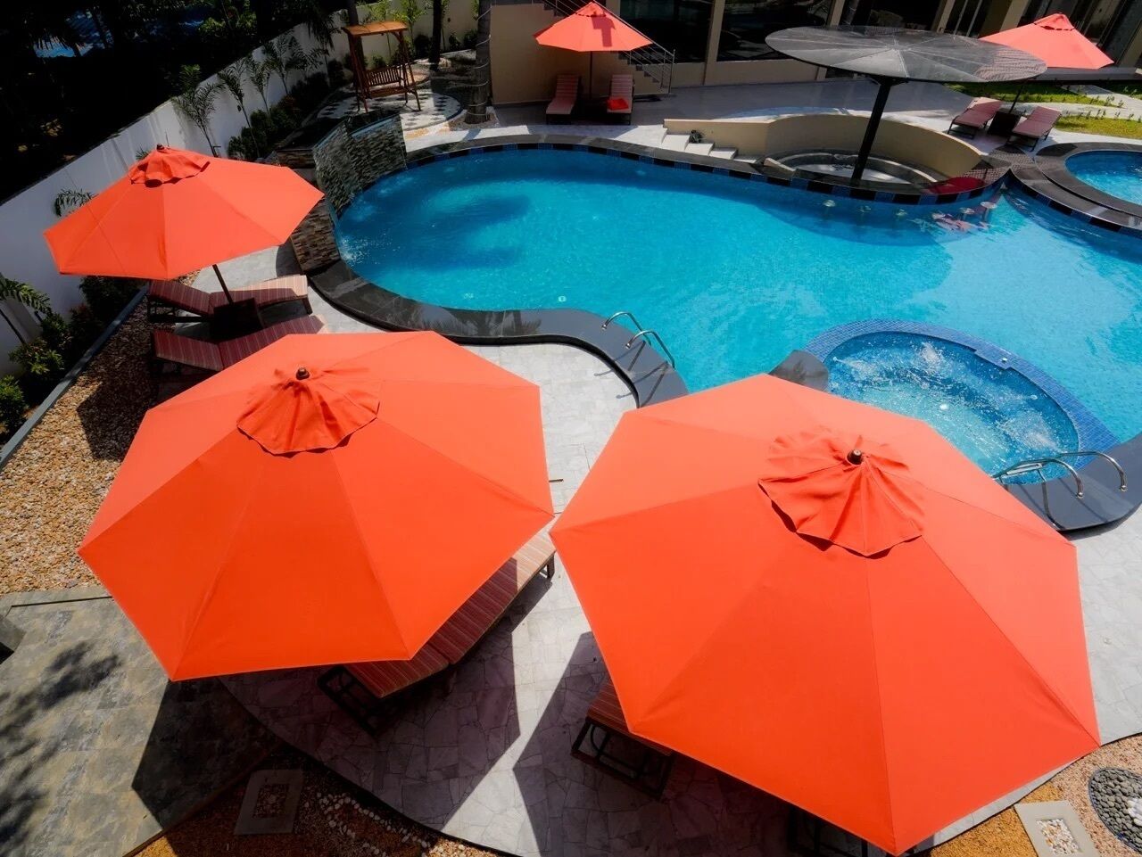 حمّام سباحة خارجي