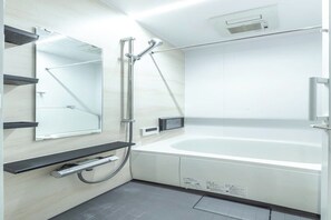 Shower, hair dryer, bidet, towels - Bear Bear House 1-Min Walk to the Station 4-bedroom bungalow in Toshima City (Toshima City)