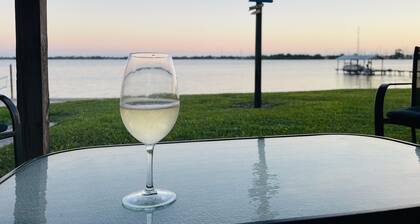 Lakefront 1920s 1-bedroom / 1-bath apartment at Villa Lotela - Apt. # 4