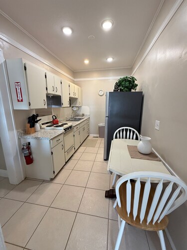 Lakefront 1920s 1-bedroom / 1-bath apartment at Villa Lotela - Apt. # 4