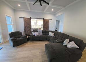 Smart TV, fireplace, printers - Spacious craftsman farmhouse in North Augusta, 8 miles from Augusta National (North Augusta)