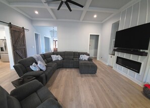 Smart TV, fireplace, printers - Spacious craftsman farmhouse in North Augusta, 8 miles from Augusta National (North Augusta)