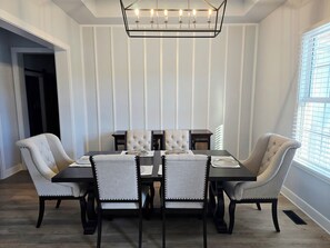 Dining - Spacious craftsman farmhouse in North Augusta, 8 miles from Augusta National (North Augusta)