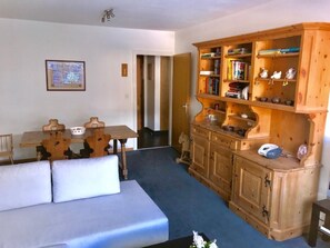 TV - Derby 31 by Interhome (St. Moritz)