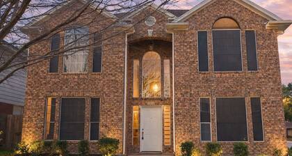 Huge 5BR Houston House • Comfortable Stay for Large Groups