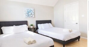 5 slaapkamers, een strijkplank/strijkijzer, wifi, beddengoed