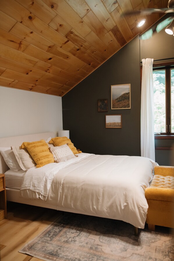 Skrivebord, strygejern/strygebræt, gratis Wi-Fi, sengetøj