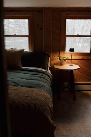 2 bedrooms, desk, iron/ironing board, free WiFi - 6M "Morningstar": A curated A-Frame experience for outdoor lovers (Bethlehem)