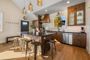 Microwave, oven, stovetop, dishwasher - Cozy Georgetown Lakefront Cabin with Private Dock that Sleeps 6-8 (Anaconda)