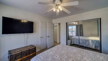 Desk, iron/ironing board, WiFi, bed sheets