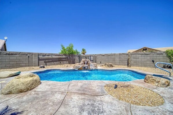 Pool - House w/Pool, Casita, & RV Parking w/full hookups. (Fort Mohave)
