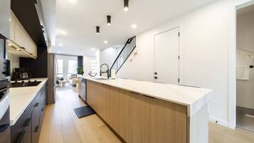 Refrigerador, microondas, horno y parrilla de estufa