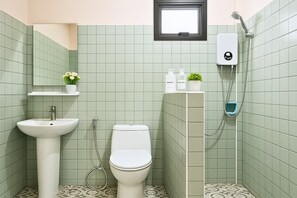 Bruser, hårtørrer, håndklæder, Sæbe