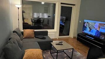 Apartment, 1 Bedroom, Accessible, Balcony | Living room