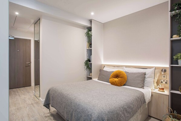 1 makuuhuone, työpöytä, Wi-Fi, vuodevaatteet