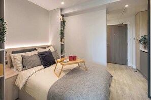 Desk, WiFi, bed sheets - Metropolis View - CoWorking & Gym : StayCozy (Croydon)
