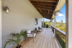 Property grounds - Acadia Woodland Retreat | Hot Tub & Outdoor Shower (Trenton)