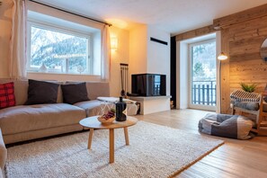 Living area - Casa Giardini in Dolonne, Courmayeur, Italy (Courmayeur)