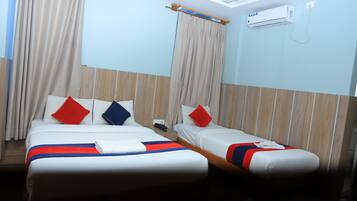 Deluxe Triple Room | Desk, free WiFi
