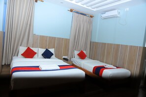 Desk, free WiFi - Hotel See You Again (Pokhara)