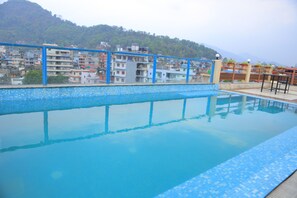 Rooftop pool - Hotel See You Again (Pokhara)