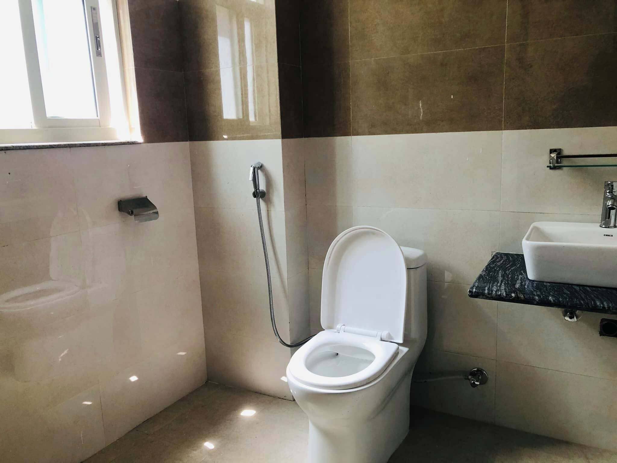 Ducha, artículos de tocador gratuitos, toallas, jabón