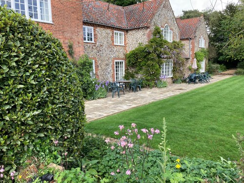 Little Barwick - sleeps 14 guests  in 8 bedrooms