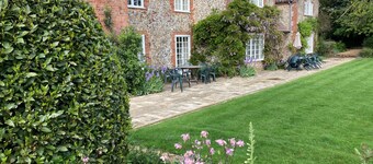 Little Barwick - sleeps 14 guests  in 8 bedrooms
