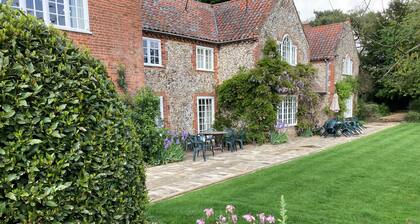 Little Barwick - sleeps 14 guests in 8 bedrooms