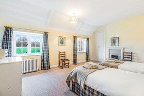 WiFi - Little Barwick - sleeps 14 guests  in 8 bedrooms (Stanhoe)