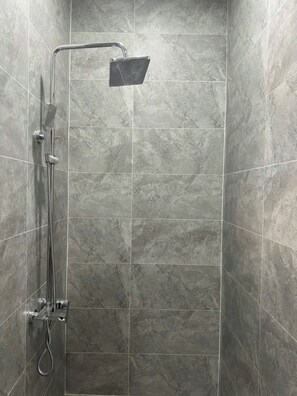 Standard Apartment | Bathroom | Shower, rainfall showerhead, free toiletries, hair dryer - HD Garden 2 (Thanh Pho Thu Dau Mot)