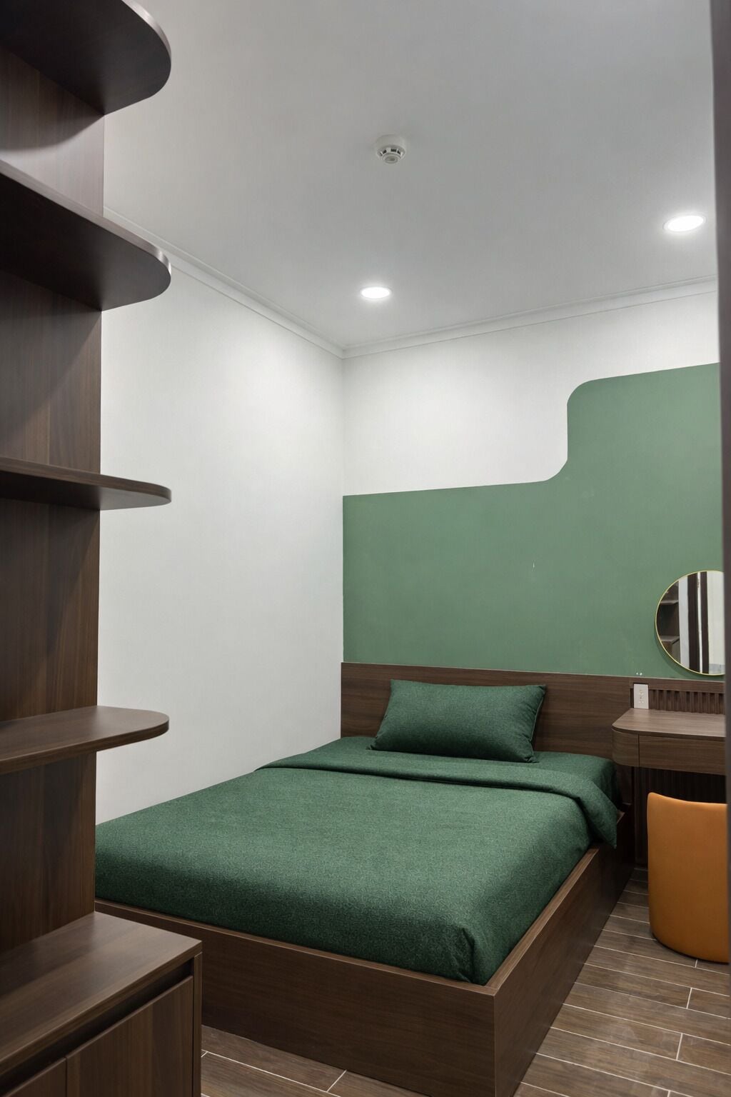 Family Apartment | Desk, free WiFi