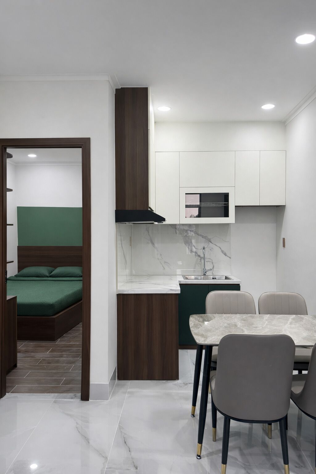 Family Apartment | Private kitchen | Mini-fridge, stovetop