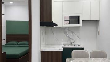 Family Apartment | Private kitchen | Mini-fridge, stovetop