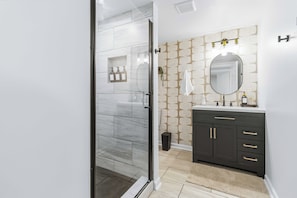 Shower, hair dryer, towels, soap - Stylish Renovated 3BR Home • Sleeps 6 • 2 Full Baths + Parking (Dallas)