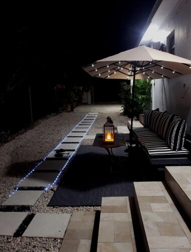 "The Perfect Spot"- centrally located , close to Downtown & Beaches