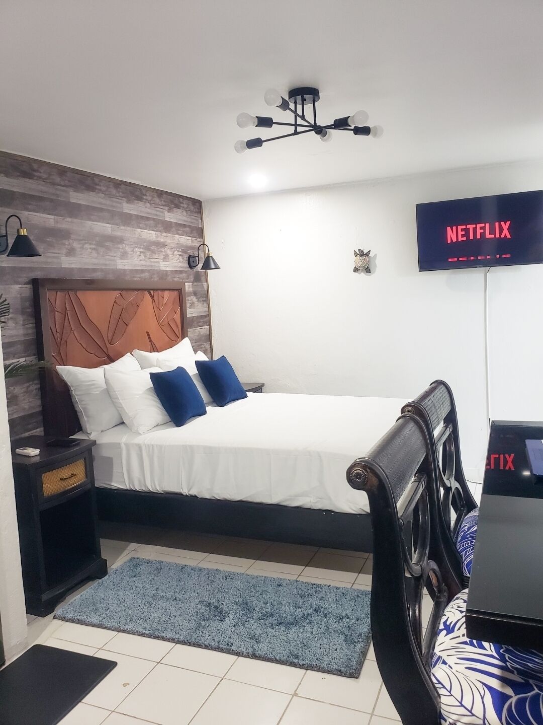 Iron/ironing board, WiFi, bed sheets