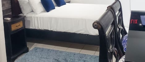 1 habitación, tabla de planchar con plancha, wifi y ropa de cama