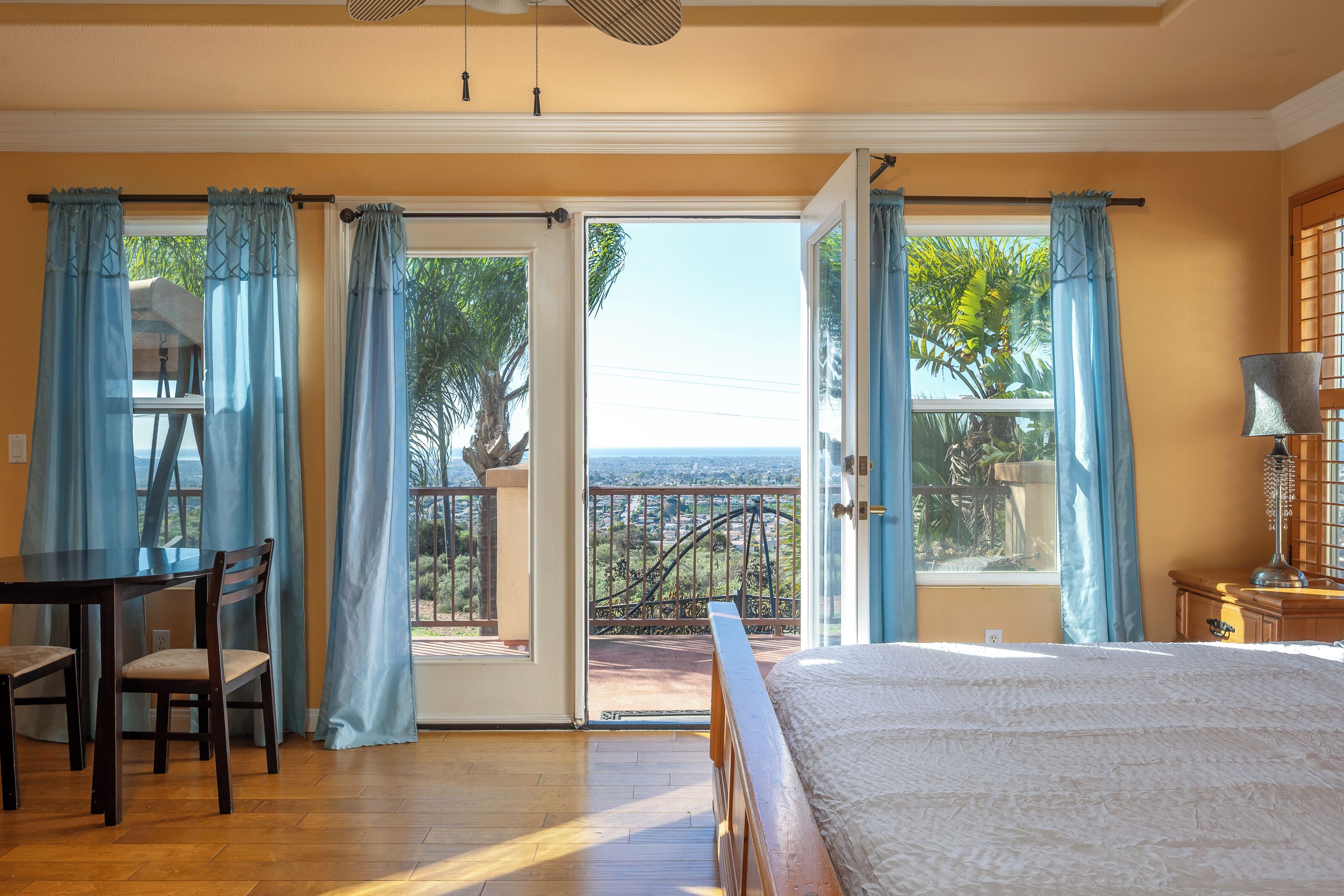 5 habitaciones, tabla de planchar con plancha y wifi gratis 