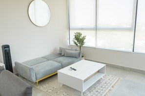 Living area - 3-bedroom apartment Golf Course view (Alvarado)