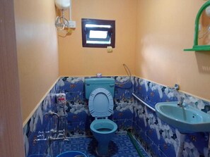 Comfort Double Room, Balcony, Mountain View | Bathroom - MountainBrew Homestay (darjeeling)