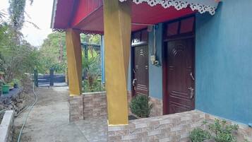 Comfort tweepersoonskamer, balkon, uitzicht op bergen | Terrein van de accommodatie