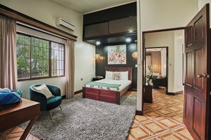 5 bedrooms, in-room safe, desk, iron/ironing board - Casa Momoto with Pool, Jacuzzi and Forest Views (La Fortuna de San Carlos)