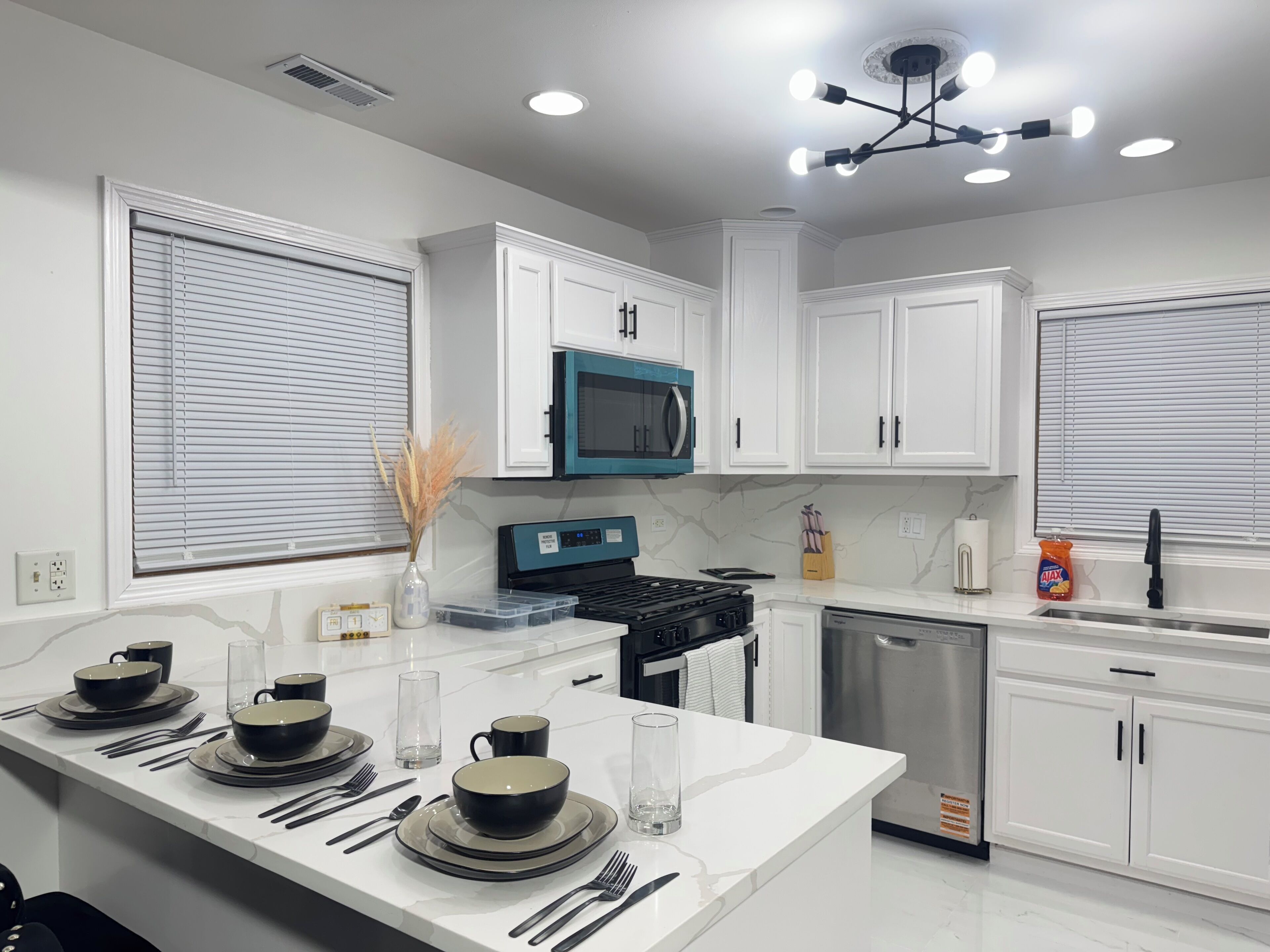 Mikrowelle, Ofen, Herdplatte, Geschirrspüler